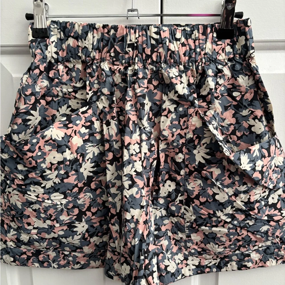 Uniqlo Floral High Waist Women's Shorts - Pink, Blue, White - Picture 2 of 5